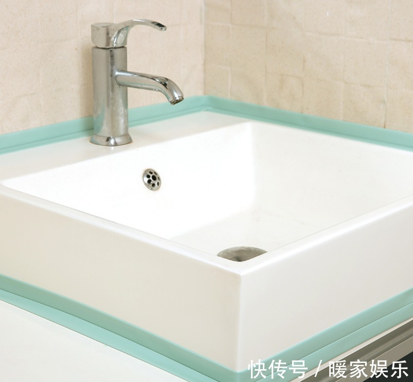 洗手台|再买房，厕所坚决不装马桶，丢掉洗手台，瞧下图装修，实用上档次