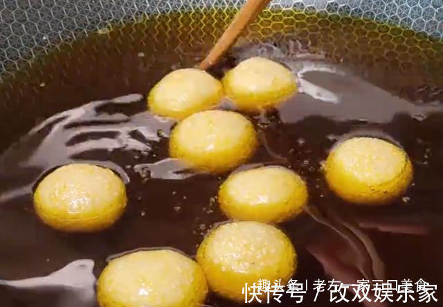 一碗糯米粉,开水一烫,教你做空心麻团,不开裂不回缩,个个空心