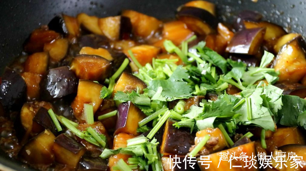 下饭|先蒸后炒,做出来的茄子不吸油,配上牛肉末一起炒,下饭好吃