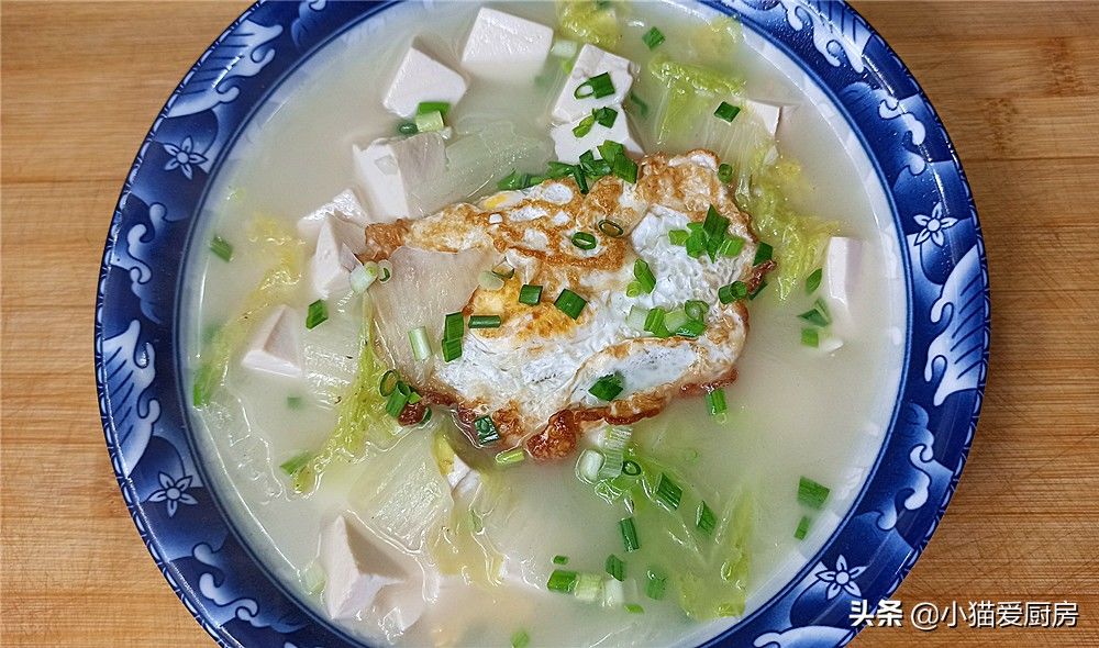 教你白菜豆腐汤的做法，成菜汤白味浓比吃肉还过瘾，制作还简单