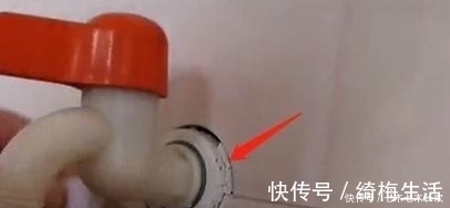 水电|装完水管发现瓷砖孔开的太难看,聪明老婆做个小改进,真是漂亮