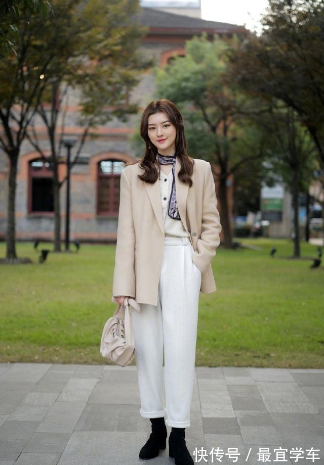 阔腿裤 阔腿裤也该收一收了,今年流行九分裤+低跟鞋,小个子也适合!