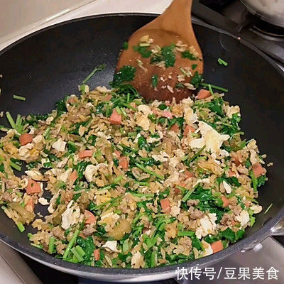 香菜肉沫蛋炒饭