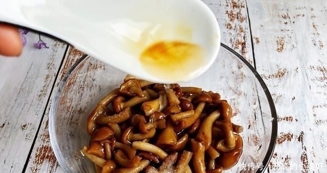 排便|便秘最怕这食材，花5分钟拌一拌，每天吃一碗，清肠排毒，助排便