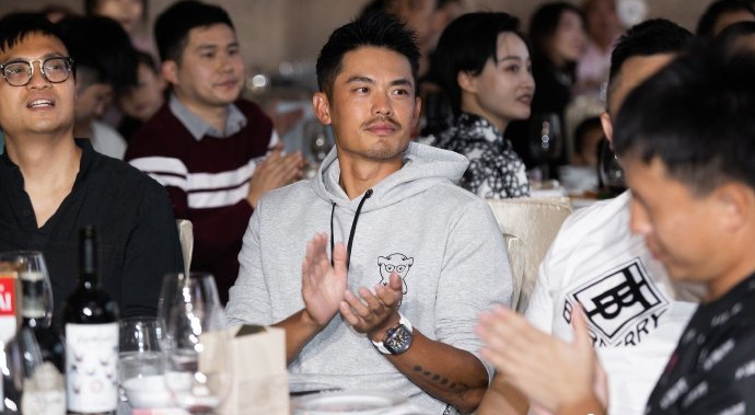 國羽|國羽名將李永波罕見亮相，56歲發(fā)福嚴(yán)重，下課4年生活愜意