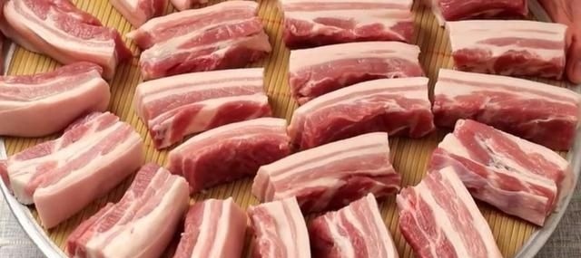 买五花肉，挑“上五花”还是“下五花”？牢记3特点，不花冤枉钱