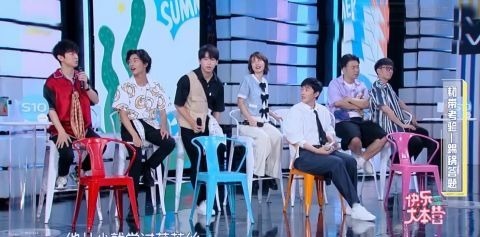 快本cue易烊千璽王一博，丁程鑫回答盡顯與師兄好關(guān)系，尹正也不落下風(fēng)