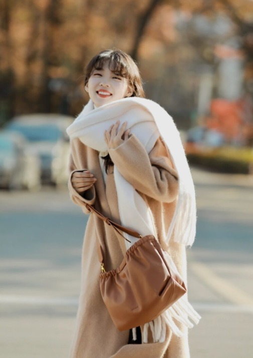 棕色大衣 棕色大衣烂大街?学博主这样搭配,158cm也能穿出强大气场!
