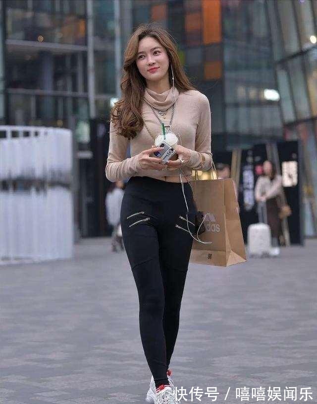 修长|身形修长的打底裤美女,让身形美感提升,清凉时尚