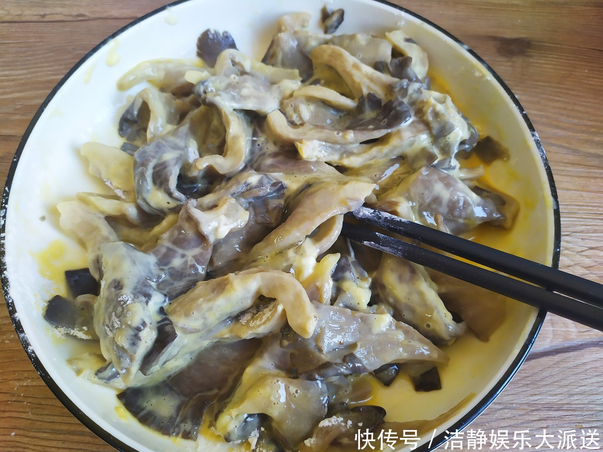 家人|这种蘑菇三四元一斤,家家吃得起,滋阴养肺,隔三差五做给家人吃