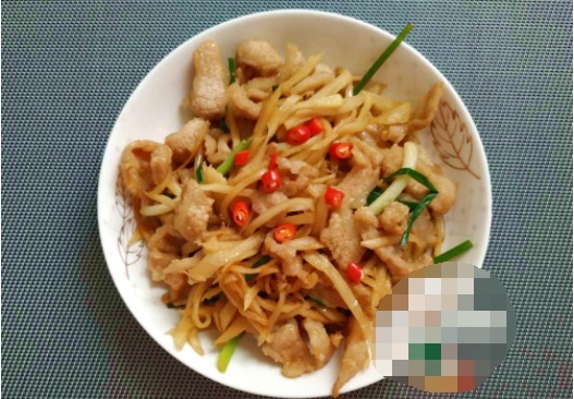 我家就越喜欢这菜,鲜香下饭,每回炒一盘,不够吃还怨我