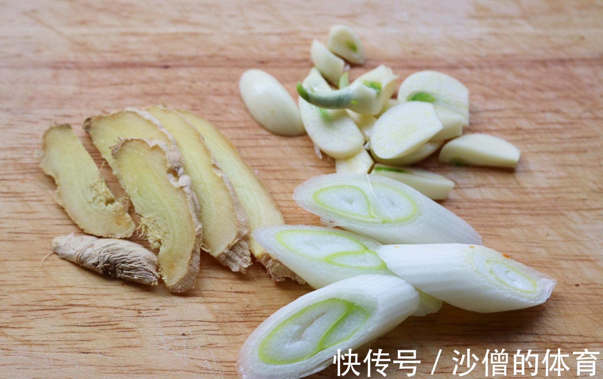 加班到深夜,煮了美味土豆粉夜宵,香辣过瘾,太好吃啦