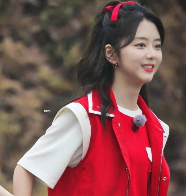 生图|谭松韵跟李沁《跑男9》同框，都是30岁，生图下的颜值把我看愣了