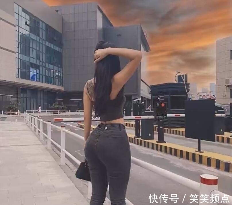 身材比例|健身网红与紧身牛仔裤结合，感受到欧美式的身材比例
