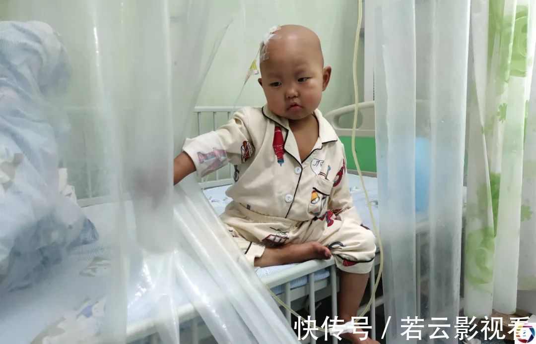 毛永琪|病房里,10岁哥哥暑假帮妈妈照顾患病的妹妹,看了让人心疼