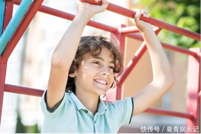 田喵喵|男孩贪玩脚踢陌生人,被摔成重伤:你不教育孩子,别人替你教育