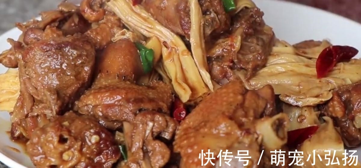 鸭肉这样焖比饭店还好吃，出锅香气四溢，没有腥味