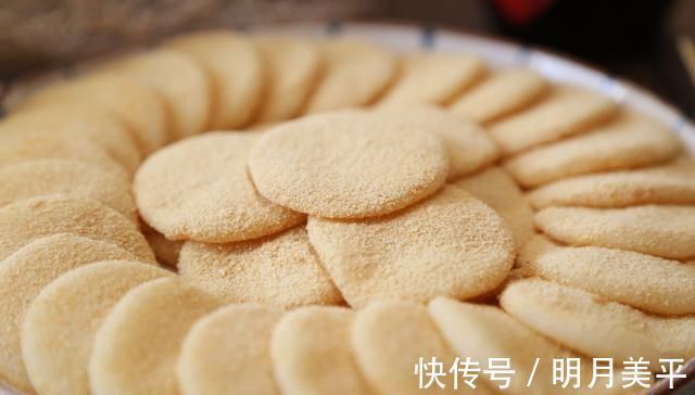 糯米粉这样做太好吃了，不揉面不发面，蒸一蒸就上桌，孩子爱吃