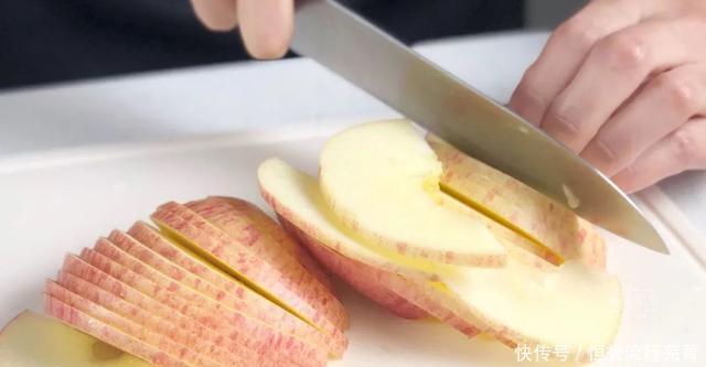 山楂|苹果别再直接啃了,这样做消食解腻又开胃,比山楂卷还美味!