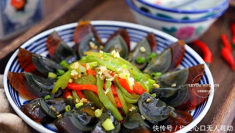 4道凉菜，6道荤菜，一桌丰盛的年夜饭，做法没什么难度