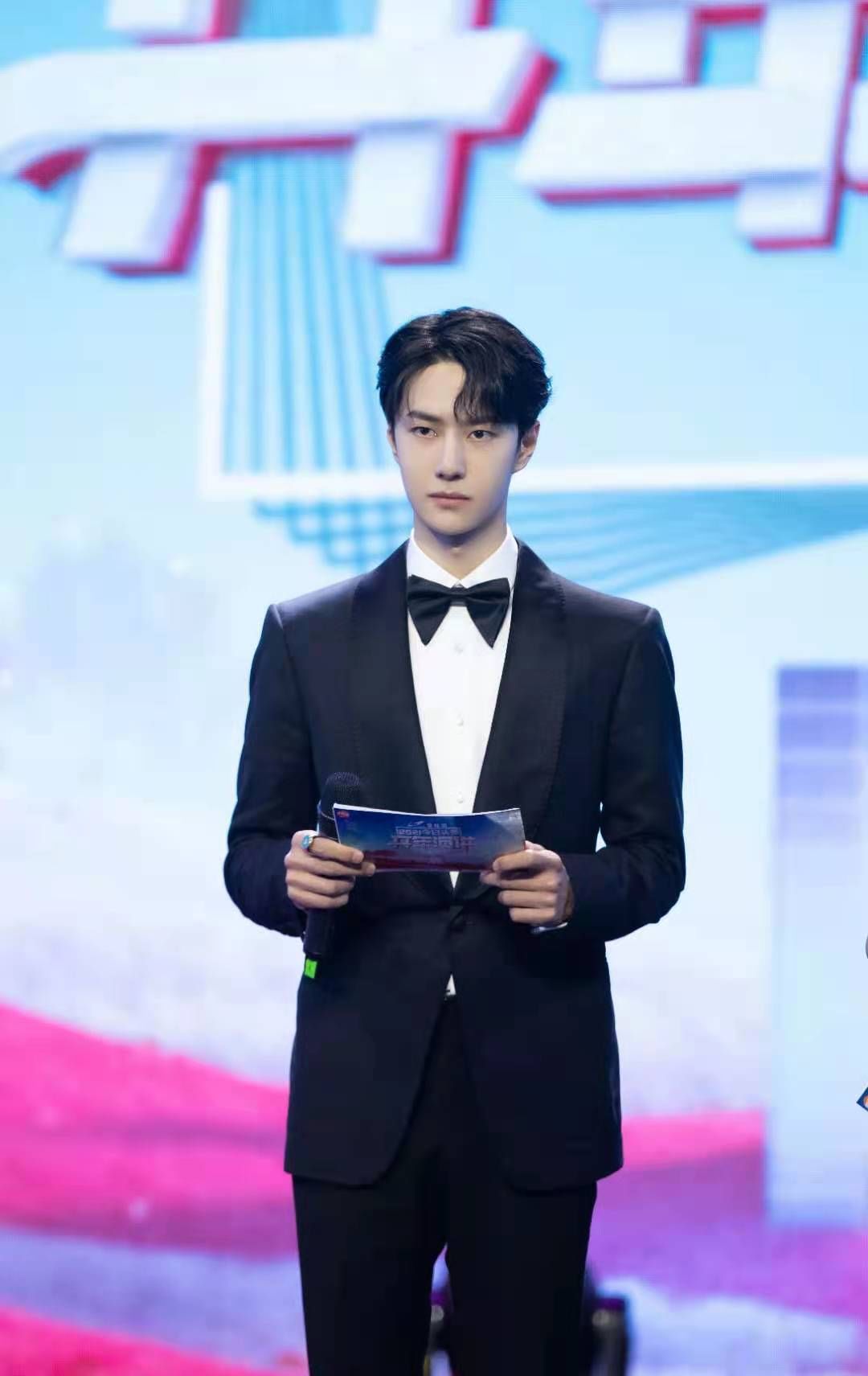 别被流量明星吓退，湖南卫视开年演讲获人民日报点赞