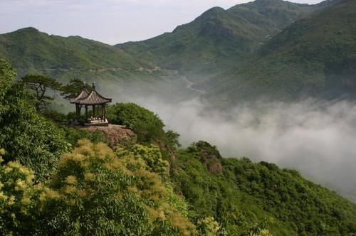 北京一座3A级名山，主峰海拔1291米，属太行山余脉