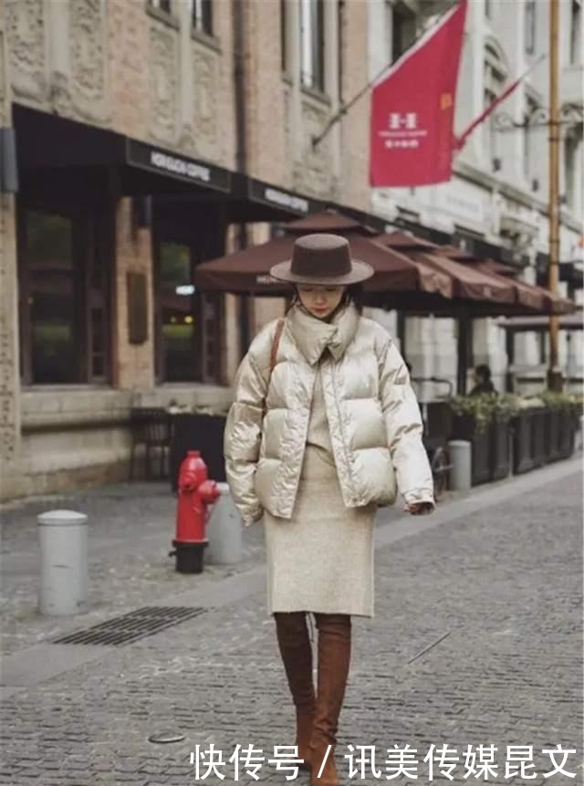 气质|秋冬穿羽绒服,别老是穿黑色了,试试这几种减龄色,时髦还显气质