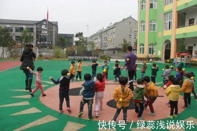 器材|儿子去上幼儿园,宝爸在包里放了根录音笔,回家听完后脸色很难看