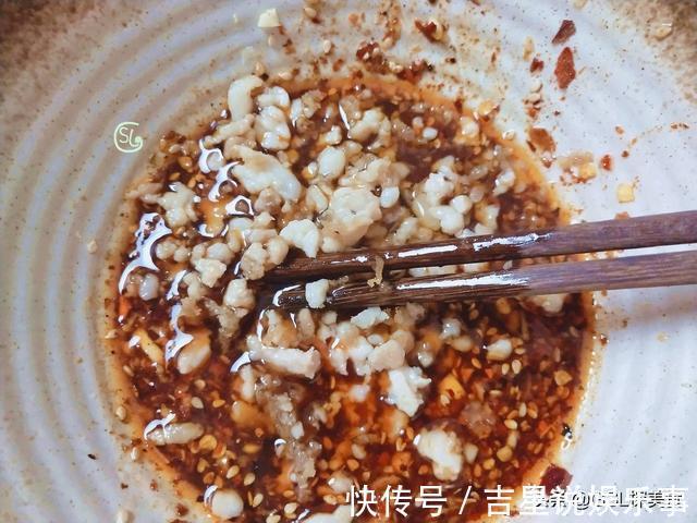 猪肉|豆腐不蒸不炒,简单一做,香辣入味,好吃过瘾,天冷越吃越热乎