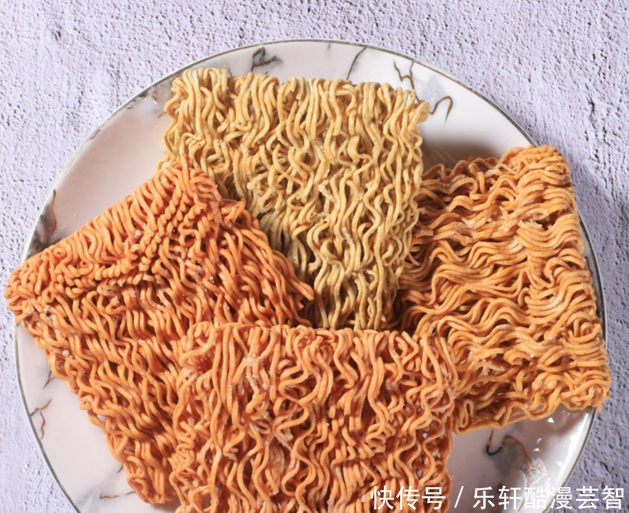 劲道|逛超市，遇到这5款方便面别手软，比康师傅好吃，滋味浓郁又实惠