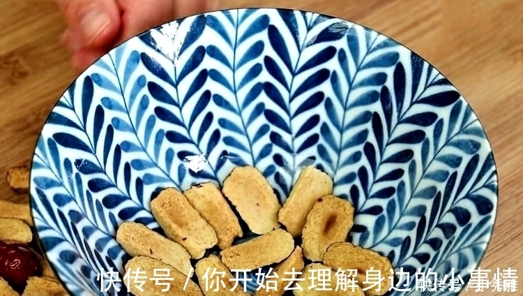 气血|天凉后,女人要多做它,连吃一周,脸色红润,还能补气血,超简单