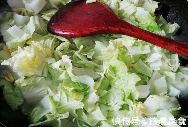 料头|白菜和它一起煮,味道实在太鲜了,营养又暖身,浑身热乎乎不怕冷