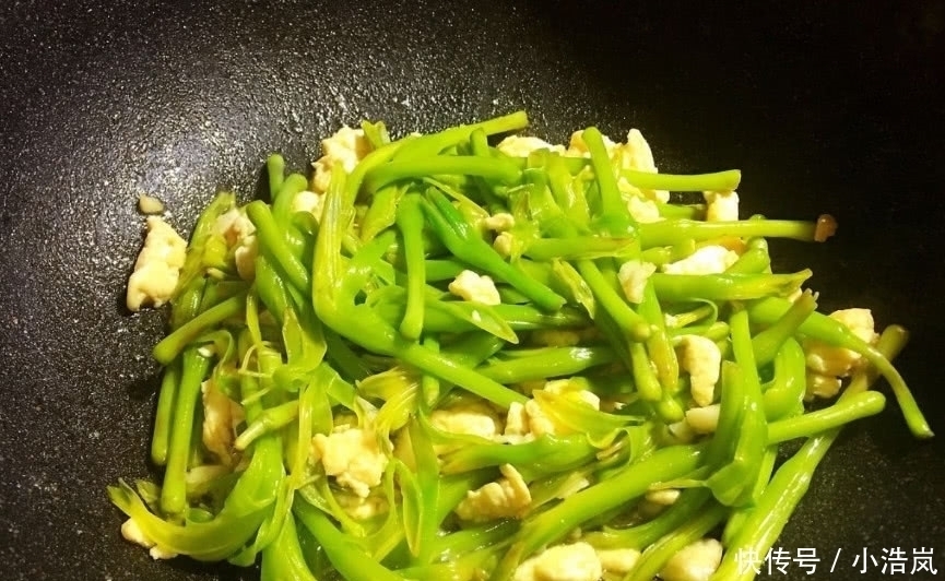 黄花菜|天然“安眠药”找到了，每天炒一盘，镇定安神，一觉睡到大天亮