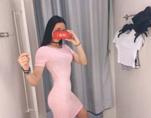 自拍|90后辣妈因拍自拍而意外走红,“马甲线”清晰可见,身材非常好