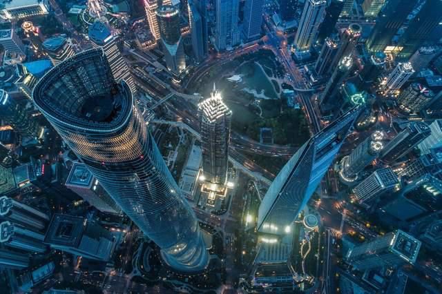 快速电梯|中国最高摩天大楼，高度超600多米，“光速”电梯都要近1分钟