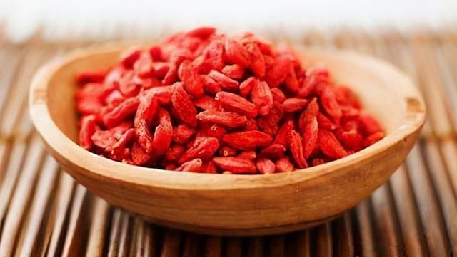 有氧运动|中年男子坚持跑步,虽然瘦了,但皮肤松弛特别显老,多数人中招