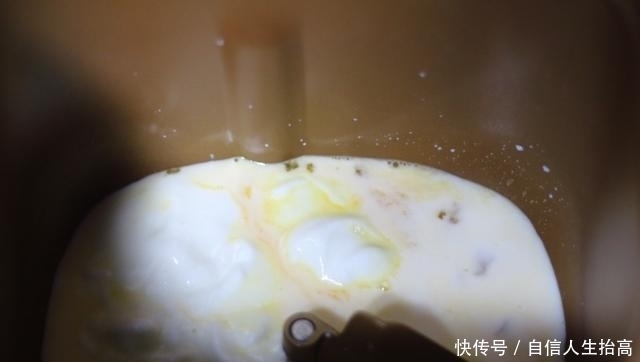 想吃面包,不会做怎么办?跟我学,一键式做出柔软拉丝的美味面包