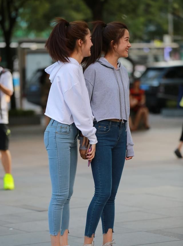 女神打底裤穿搭，才能避免单调无趣，身材火辣