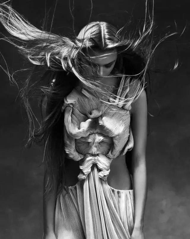 时装|干货丨时装大牌设计师都在用的手艺学会手工绣缀,给你的创意立裁加加餐