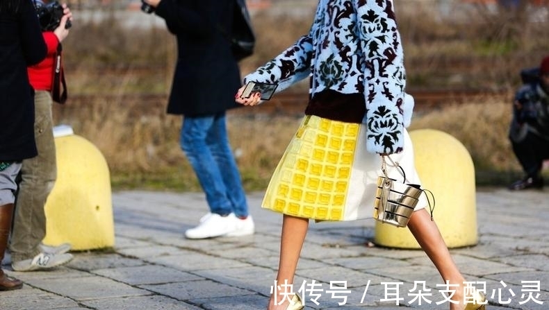 金属 潮流新宠金属包,闪耀的光泽质感带来独特的魅力,没有你就out了