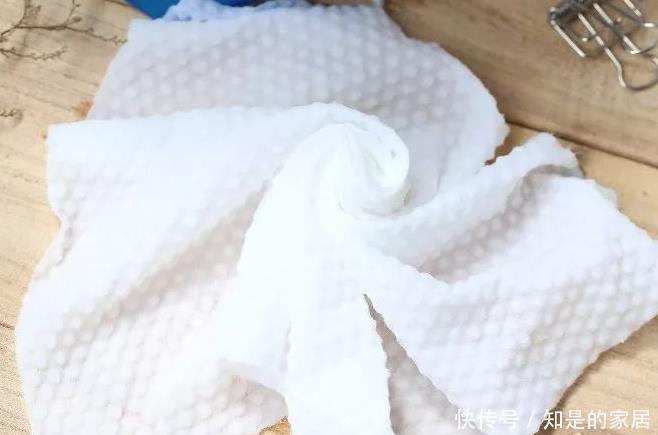 毛巾脏了别只会用洗衣液，学会这3招，多脏的毛巾都能轻松洗净！