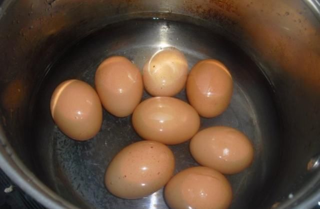 做茶叶蛋，牢记这3个小技巧，保证不发苦，个个咸香入味