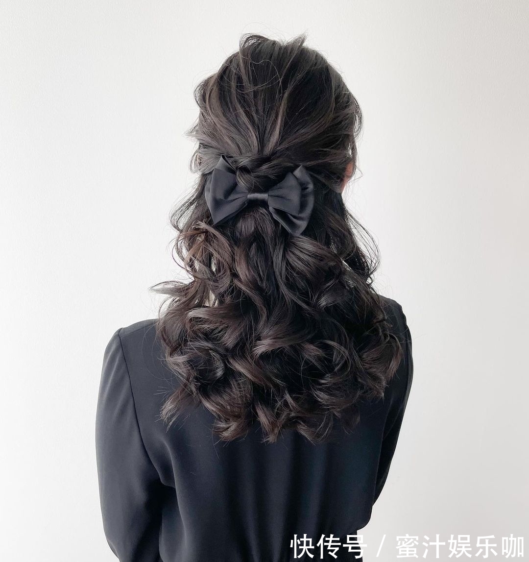 利落 大波浪半扎发利落短发,流行发型有多美?让人越看越想剪