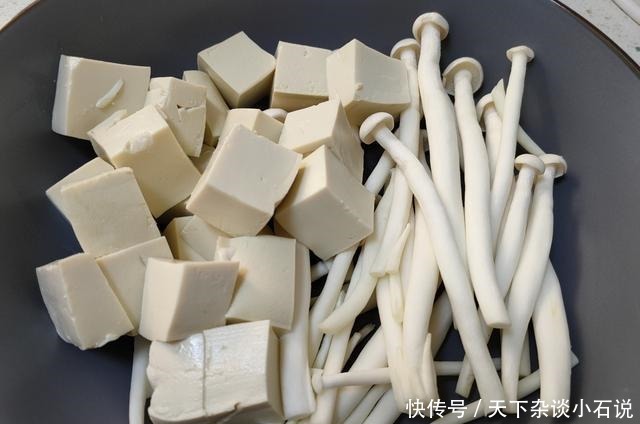 做鲫鱼汤,最忌讳加“它”,搞错的人不不少,难怪汤不够鲜