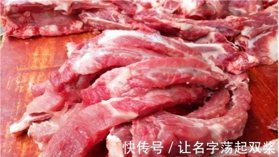 买排骨时,选“肉多”还是“肉少”的好?老板娘无意透露了底