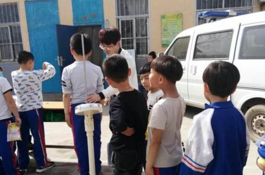 骨骼|孩子缺钙时,身体会出现4种信号,多给孩子吃3物,补钙质长个高