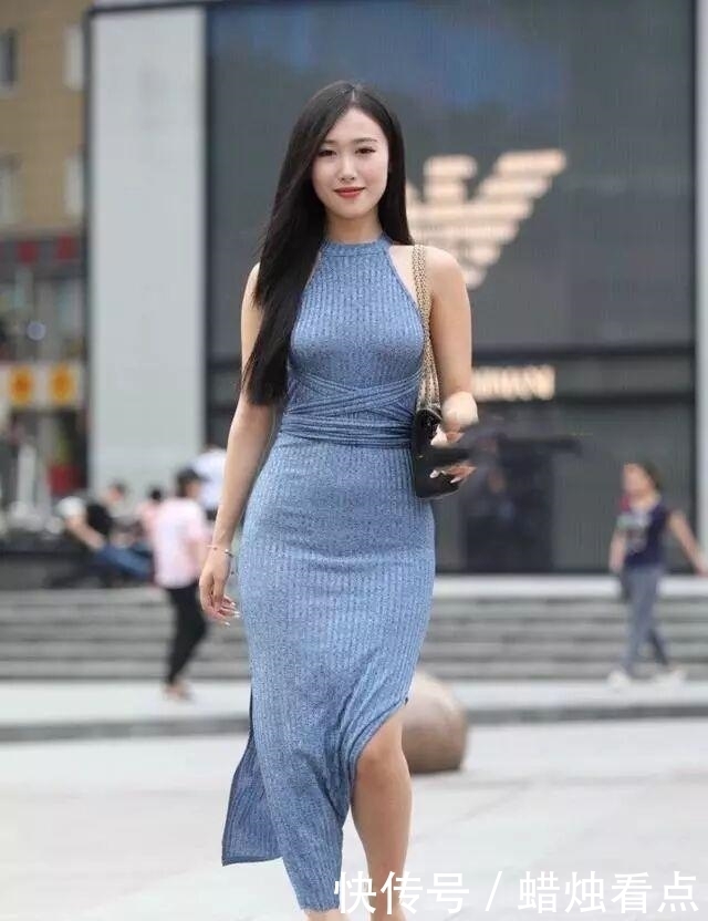 好身材|街拍: 包臀裙挡不住丰腴的好身材