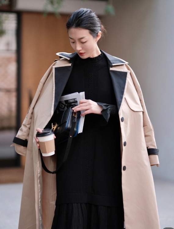 半身裙 今冬流行的“小黑裙”正火,搭配上大衣和羽绒服都超美,高级时髦