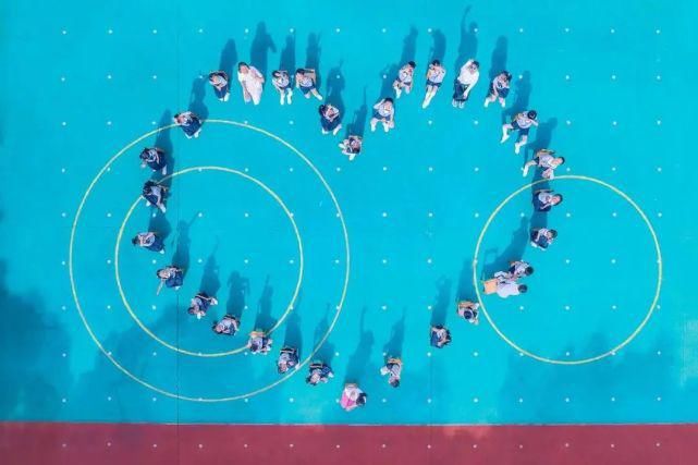 创意|恰同学少年！沪16区幼儿园、中小学创意毕业照来了