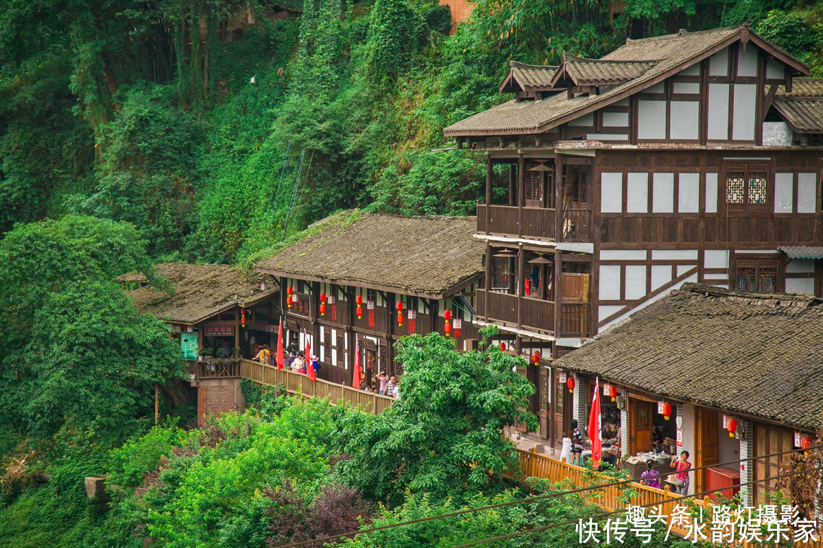 峭壁|神秘的丙安古镇，吊脚楼建在悬空峭壁之上，明清建筑的活化石